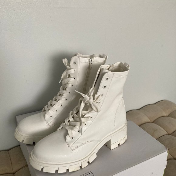 Call it spring Doc Martin Style boots - Picture 3 of 3